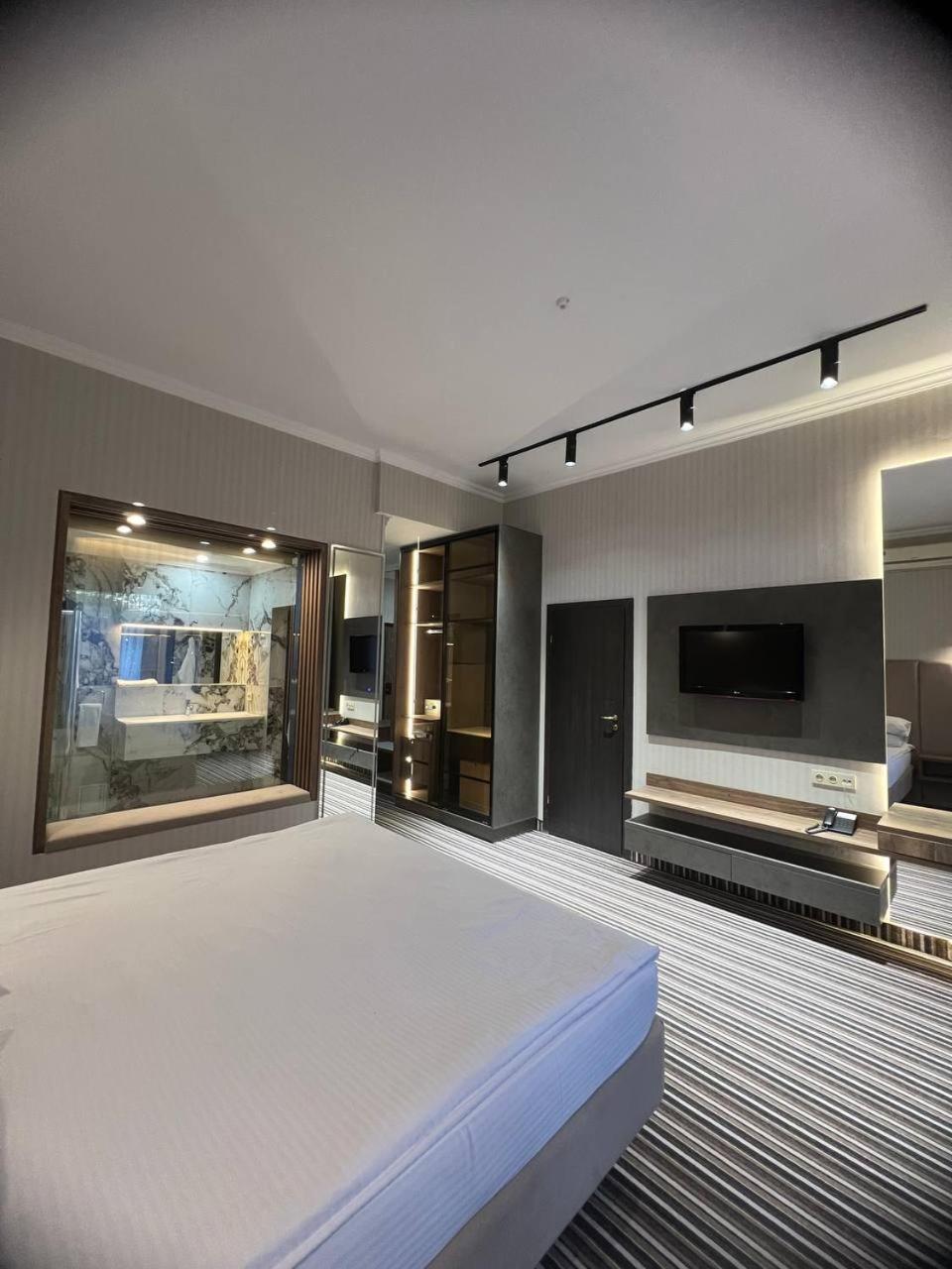 Sapar Standart Hotel Simkent Buitenkant foto