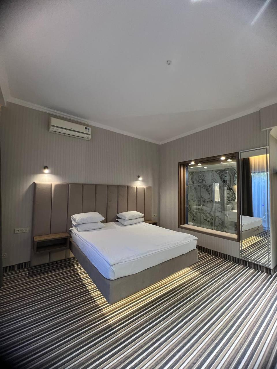 Sapar Standart Hotel Simkent Buitenkant foto