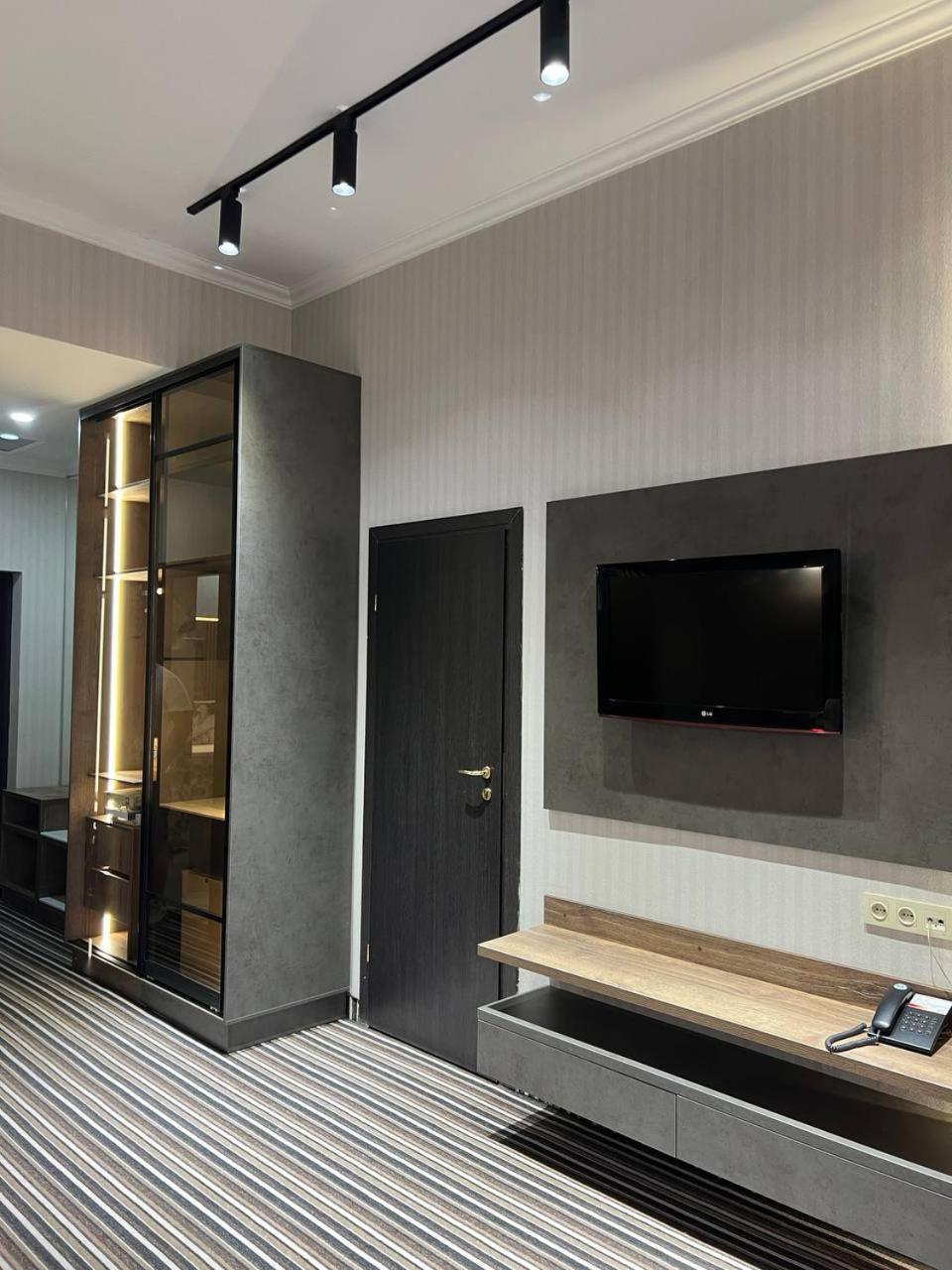 Sapar Standart Hotel Simkent Buitenkant foto