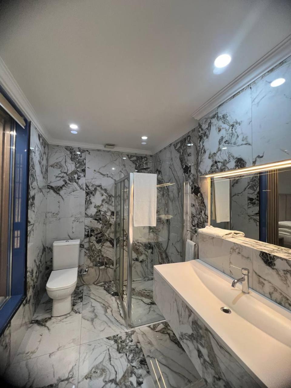 Sapar Standart Hotel Simkent Buitenkant foto