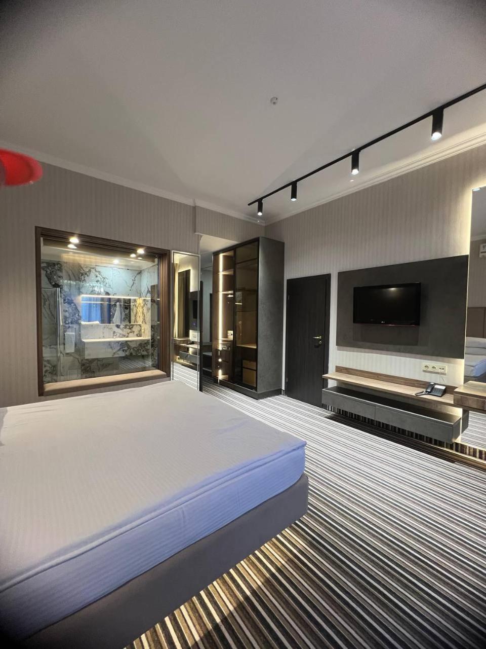 Sapar Standart Hotel Simkent Buitenkant foto