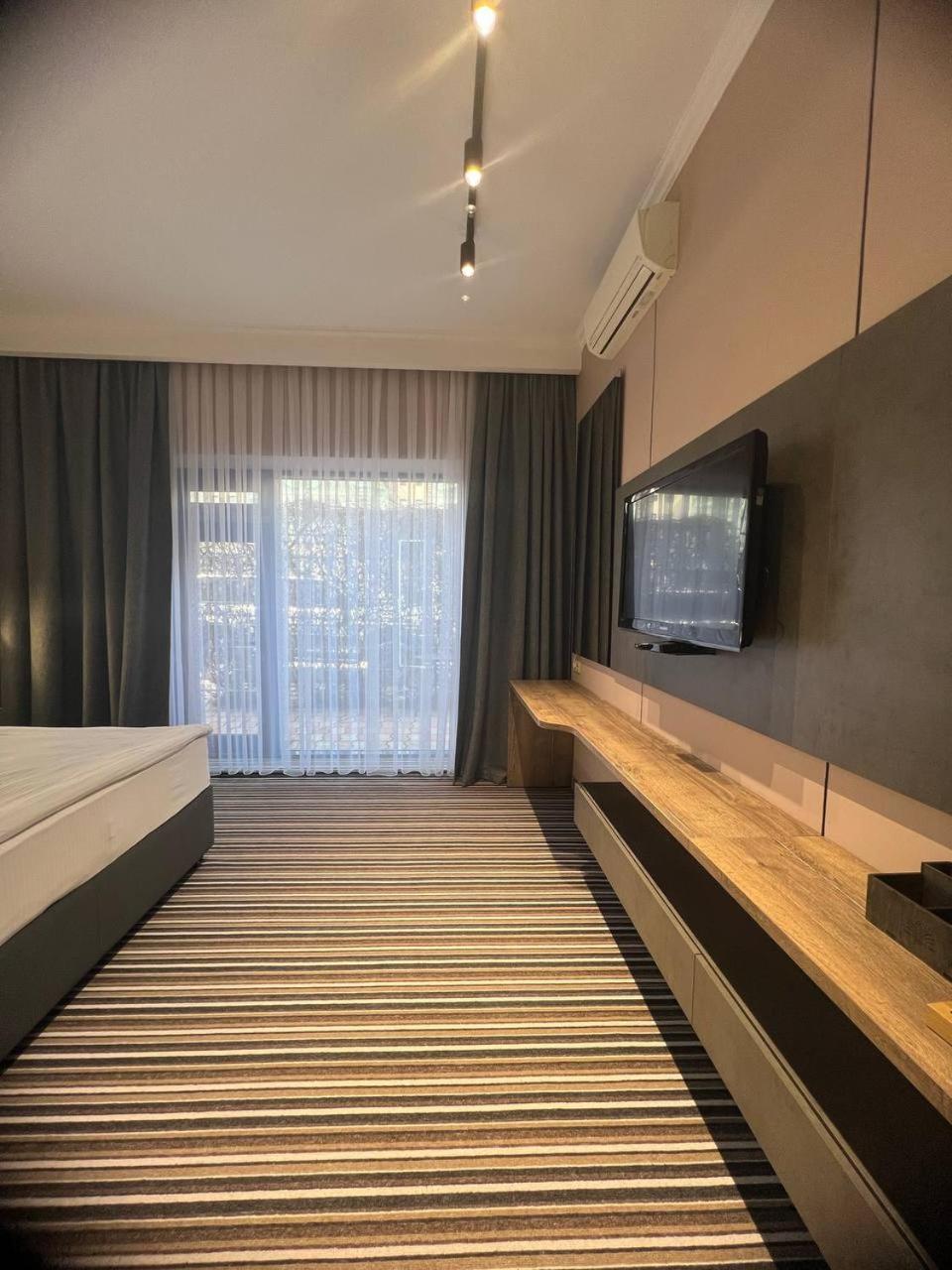 Sapar Standart Hotel Simkent Buitenkant foto