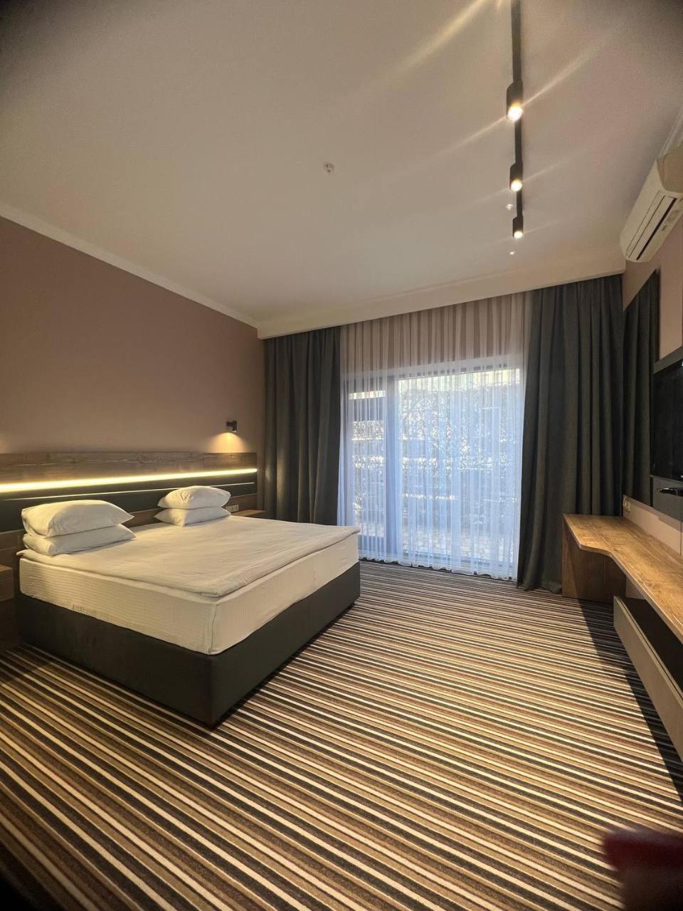 Sapar Standart Hotel Simkent Buitenkant foto