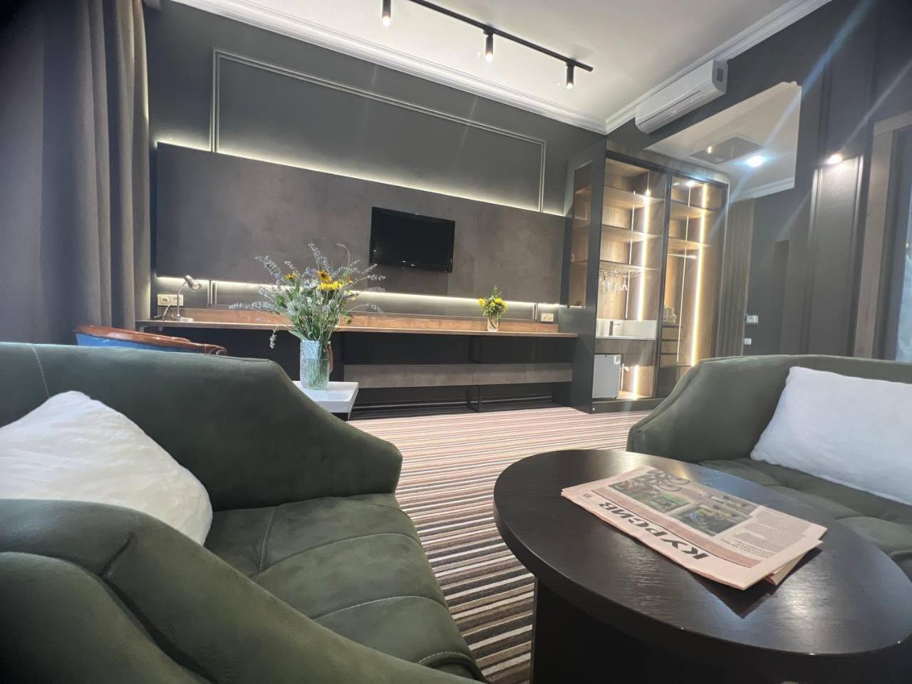 Sapar Standart Hotel Simkent Buitenkant foto