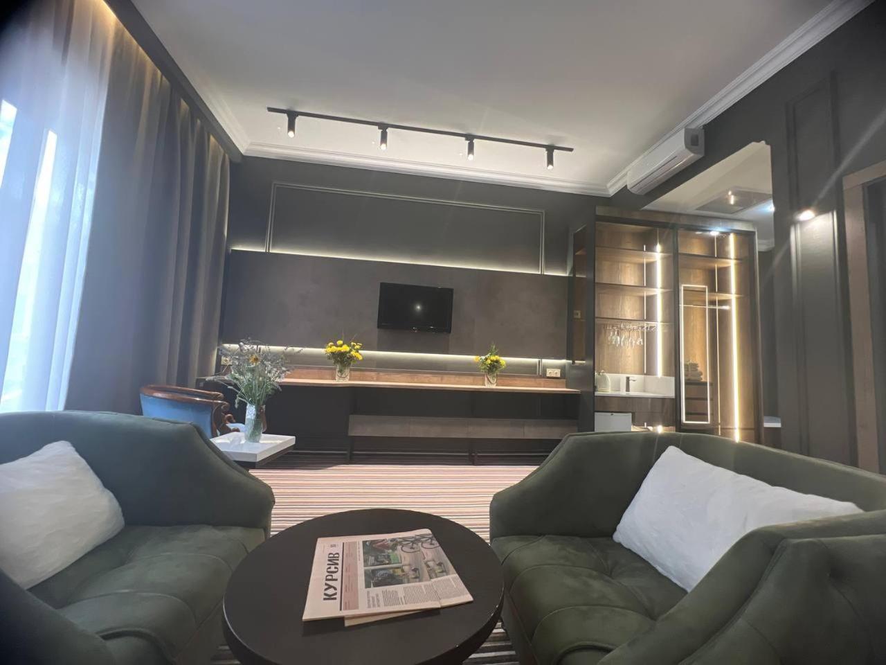 Sapar Standart Hotel Simkent Buitenkant foto
