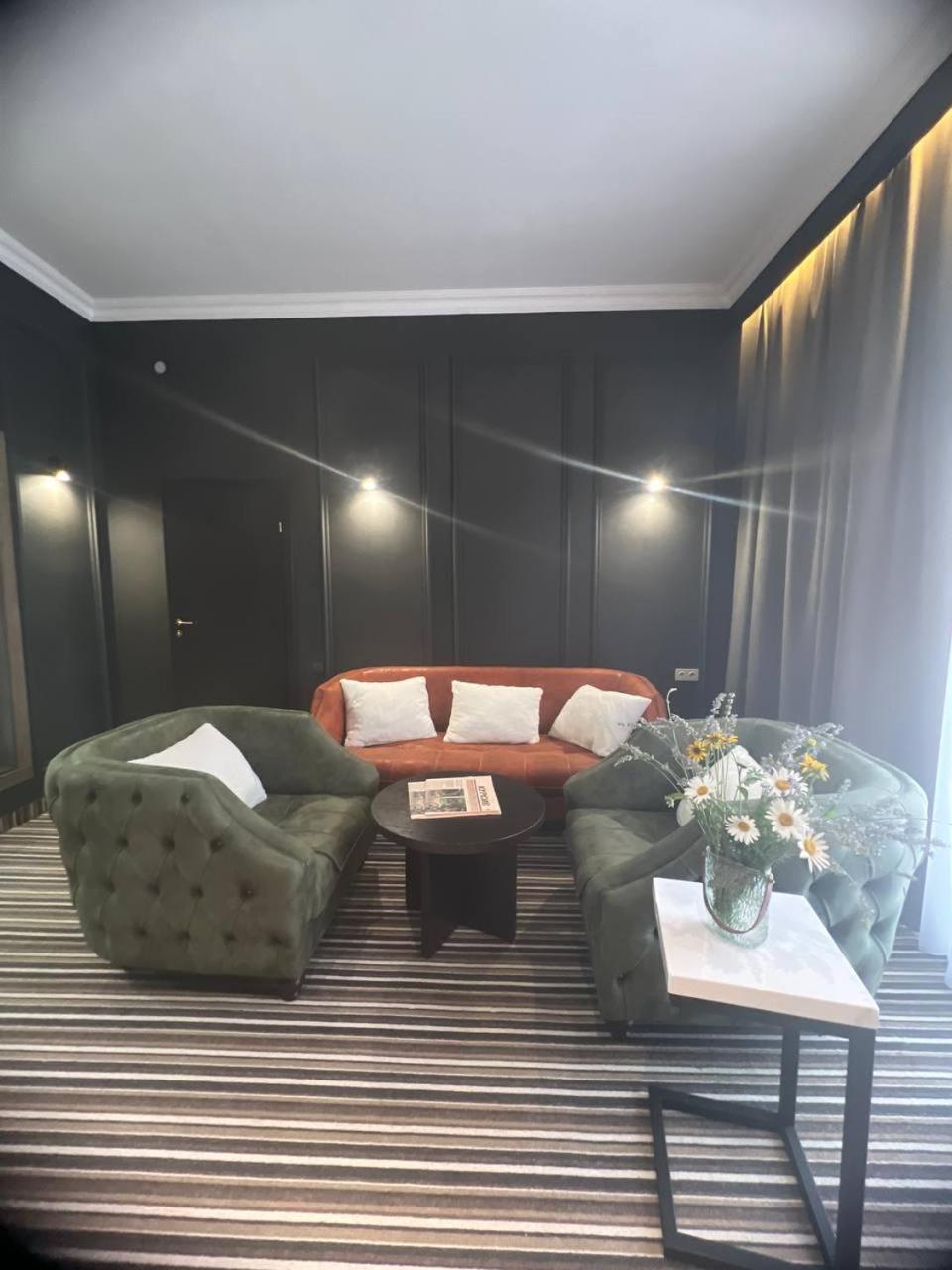 Sapar Standart Hotel Simkent Buitenkant foto