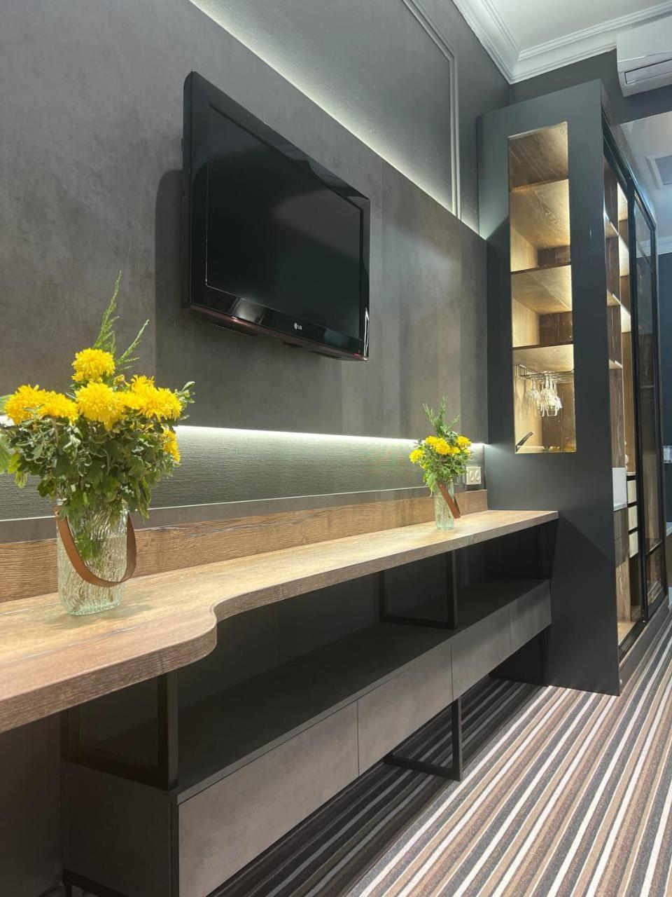 Sapar Standart Hotel Simkent Buitenkant foto