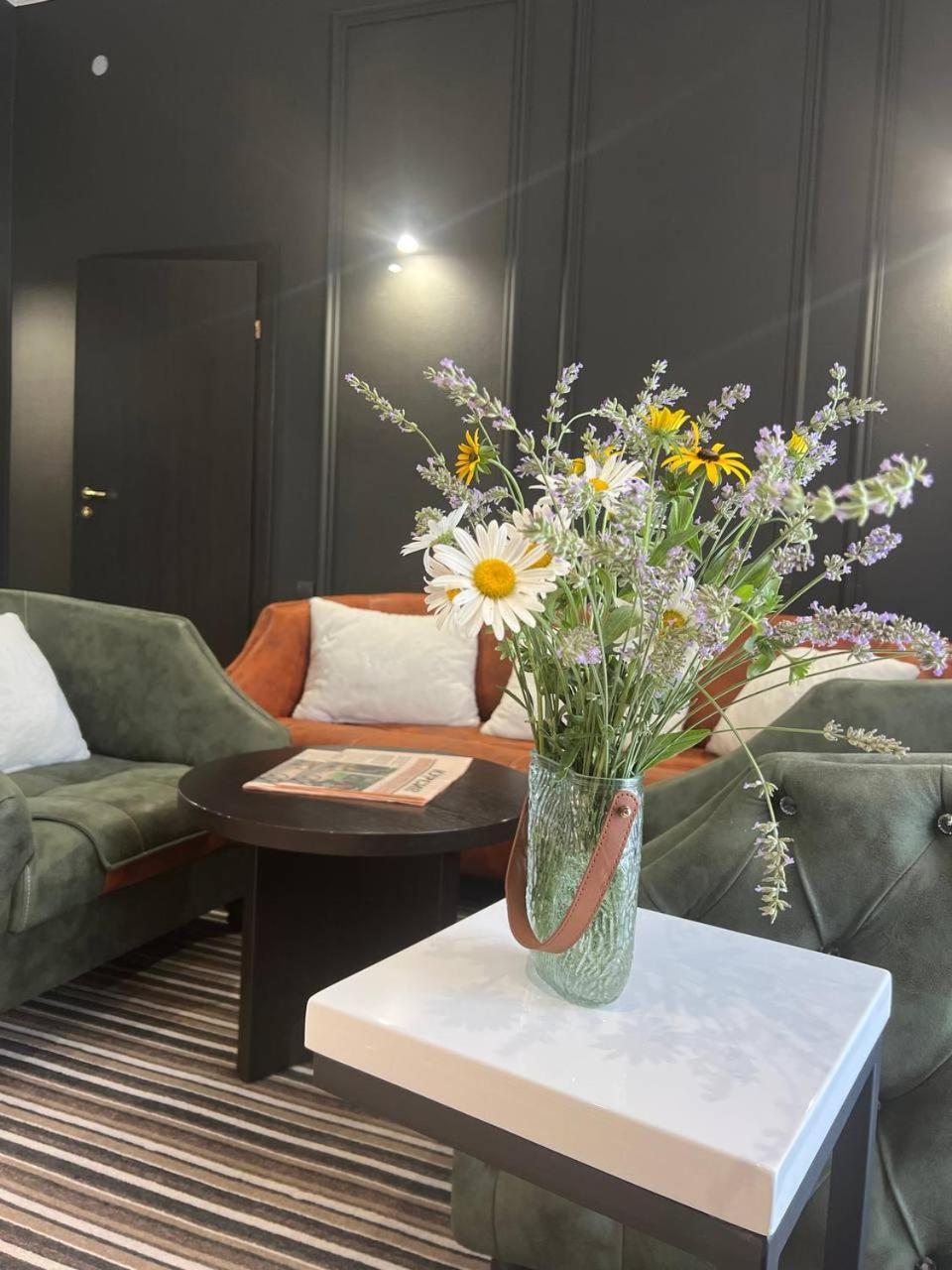 Sapar Standart Hotel Simkent Buitenkant foto