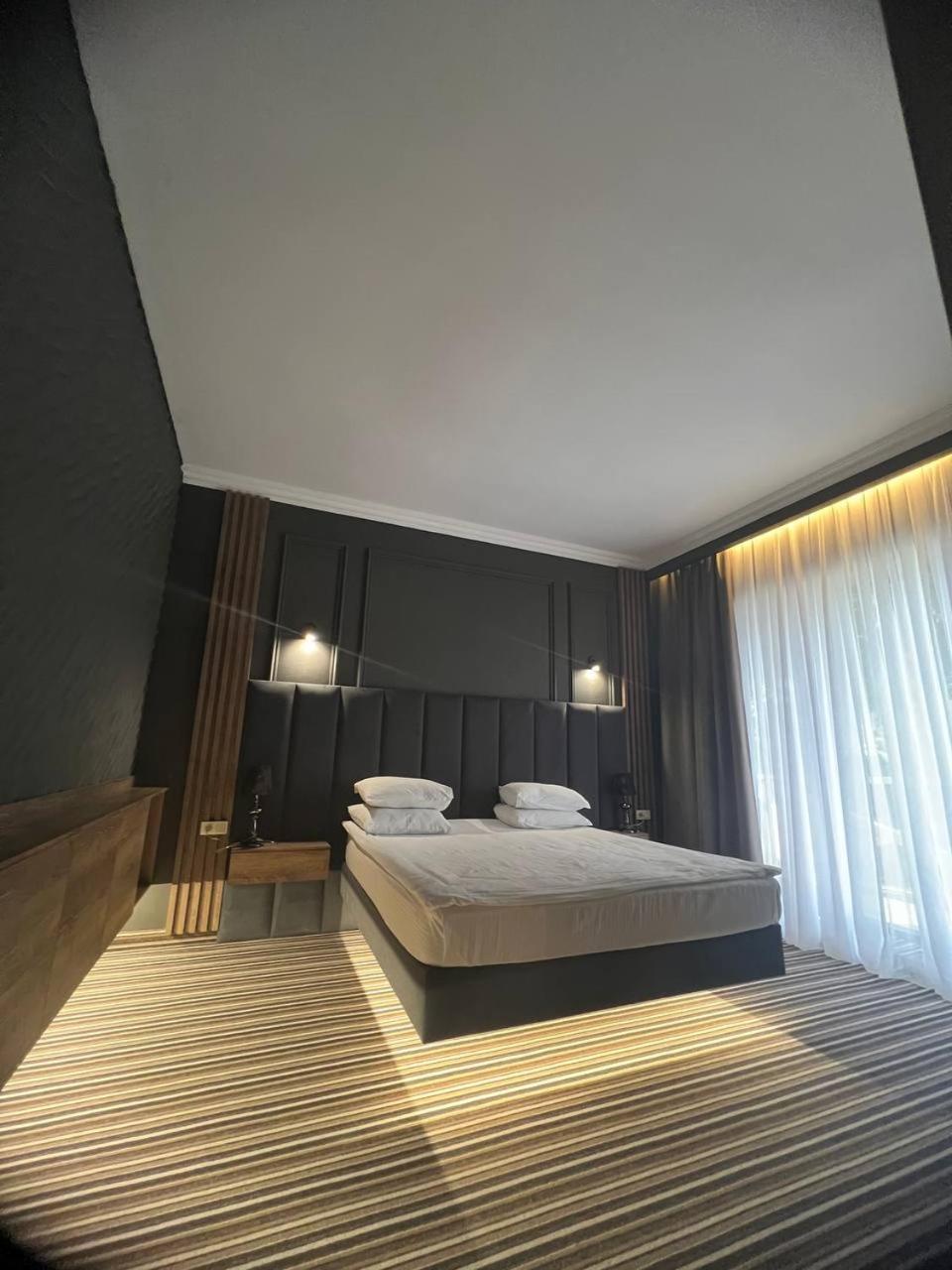 Sapar Standart Hotel Simkent Buitenkant foto