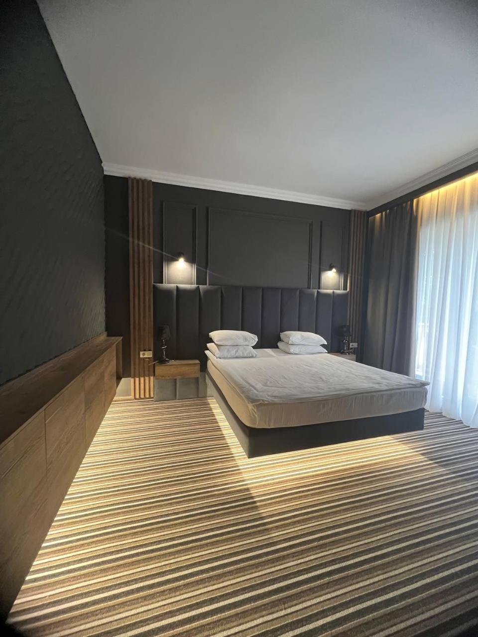 Sapar Standart Hotel Simkent Buitenkant foto