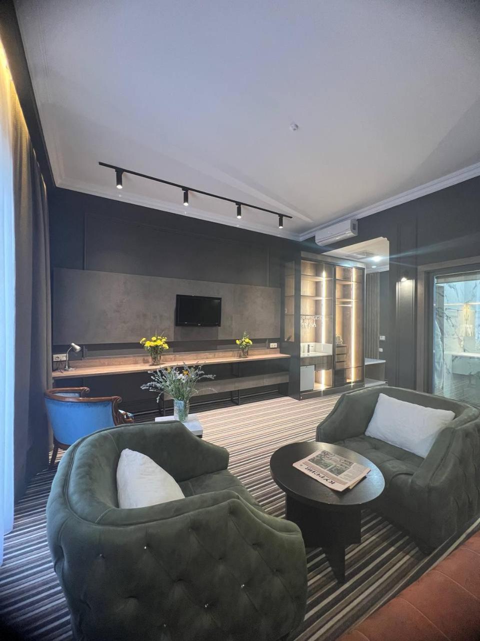Sapar Standart Hotel Simkent Buitenkant foto