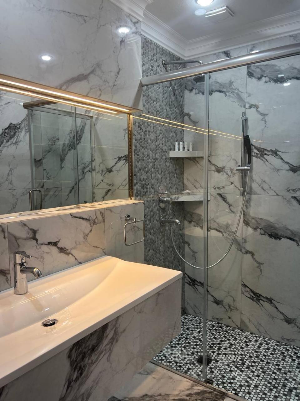 Sapar Standart Hotel Simkent Buitenkant foto