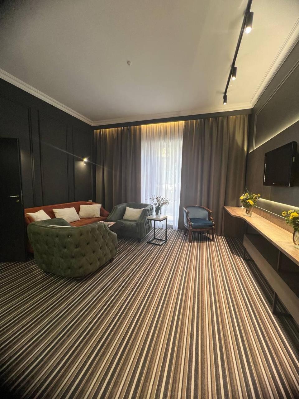 Sapar Standart Hotel Simkent Buitenkant foto