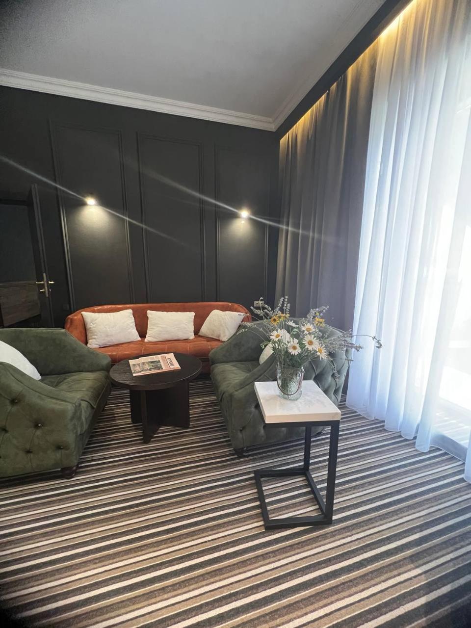 Sapar Standart Hotel Simkent Buitenkant foto