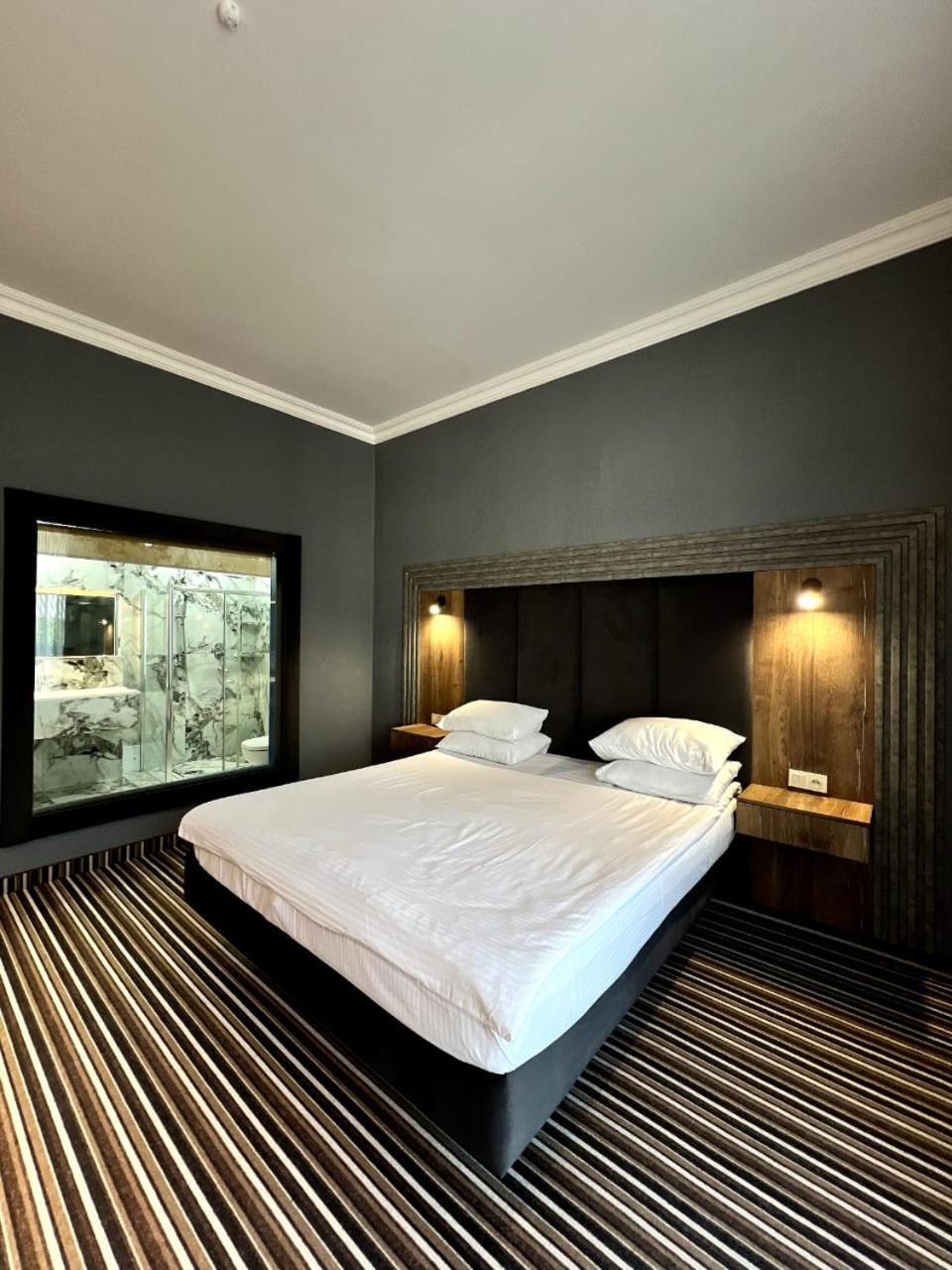 Sapar Standart Hotel Simkent Buitenkant foto