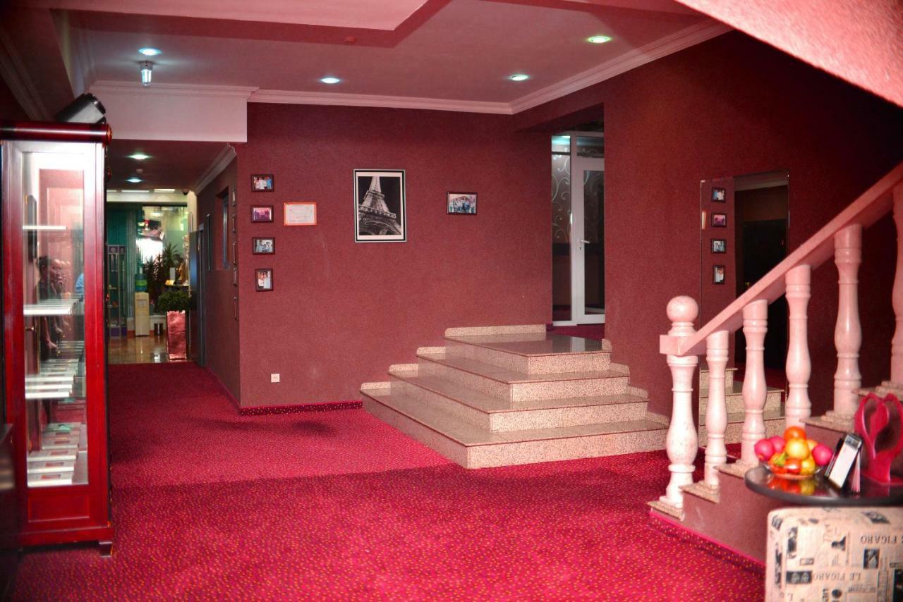Sapar Standart Hotel Simkent Buitenkant foto